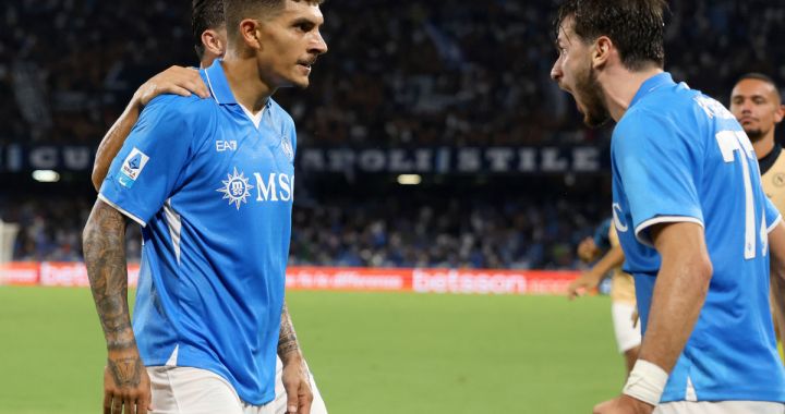 NAPLES, ITALY - AUGUST 25: Giovanni Di Lorenzo and Khvicha Kvaratskhelia of SSC Napoli celebrate their side's first goal scored by Giovanni Di Lorenzo after scoring his side's first goal during the Serie match between Napoli and Bologna at Stadio Diego Armando Maradona on August 25, 2024 in Naples, Italy. (Photo by Francesco Pecoraro/Getty Images)