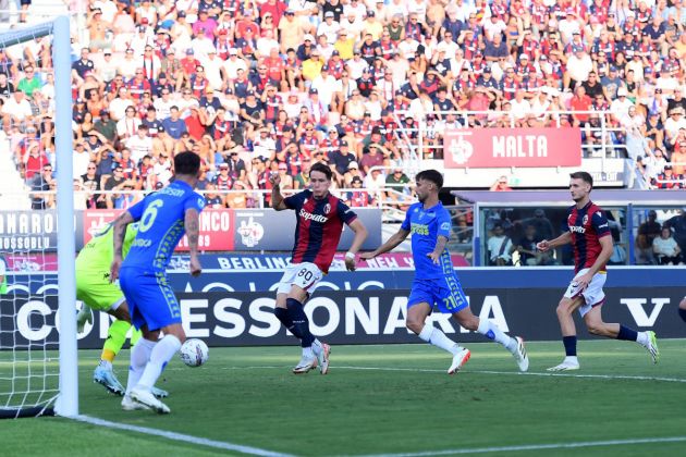 BOLOGNA, ITALY - AUGUST 31: Giovanni Fabbian of Bologna scores the opening goal during the Serie A match between Bologna and Empoli at Stadio Renato Dall'Ara on August 31, 2024 in Bologna, Italy. (Photo by Alessandro Sabattini/Getty Images)