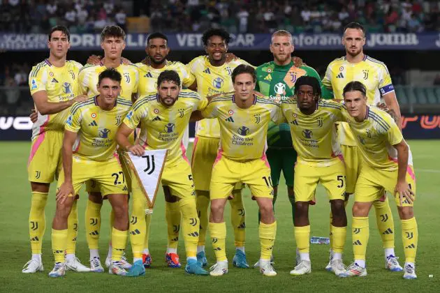 Savona VERONA, ITALY - AUGUST 26: Juventus team line up during the Serie match between Hellas Verona and Juventus at Stadio Marcantonio Bentegodi on August 26, 2024 in Verona, Italy. (Photo by Alessandro Sabattini/Getty Images)