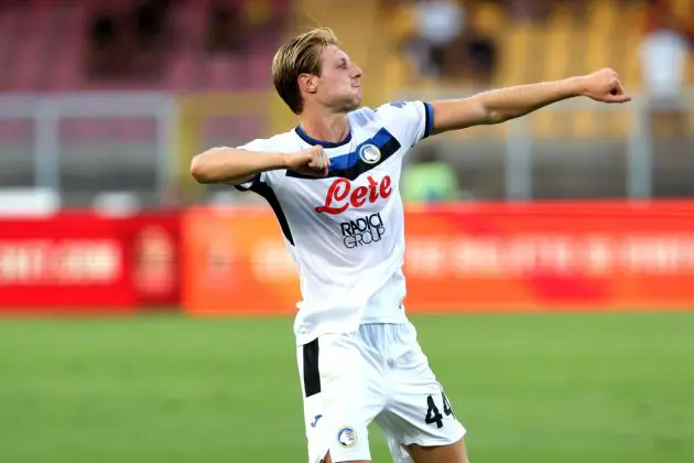 LECCE, ITALY - AUGUST 19: Marco Brescianini of Atalanta celebrates after scoring his team's opening goal during the Serie A match between Lecce and Atalanta at Stadio Via del Mare on August 19, 2024 in Lecce, Italy. (Photo by Maurizio Lagana/Getty Images)