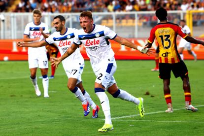 LECCE, ITALY - AUGUST 19: Mateo Retegui of Atalanta celebrates after scoring his team's second goal during the Serie A match between Lecce and Atalanta at Stadio Via del Mare on August 19, 2024 in Lecce, Italy. (Photo by Maurizio Lagana/Getty Images)