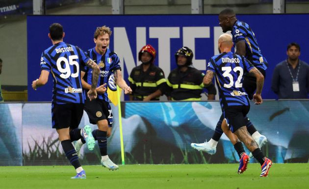 epa11574116 Inter Milans Nicolo Barella (2L) jubilates with his teammates after scoring the 2-0 lead during the Italian Serie A soccer match between Fc Inter and Atalanta at Giuseppe Meazza stadium in Milan, Italy, 30 August 2024. EPA-EFE/MATTEO BAZZI