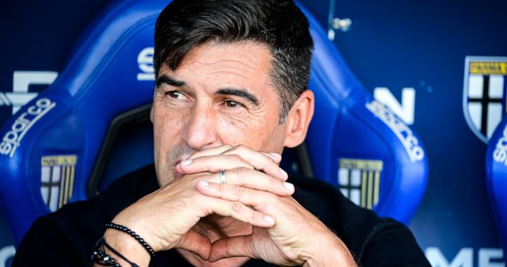 AC Milan's Portuguese headcoach Paulo Fonseca looks on ahead of the Italian Serie A football match between Parma Calcio 1913 and AC Milan at Ennio-Tardini Stadium in Parma, on August 24, 2024. (Photo by Piero CRUCIATTI / AFP) (Photo by PIERO CRUCIATTI/AFP via Getty Images) (Fonseca-Ibrahimovic article)