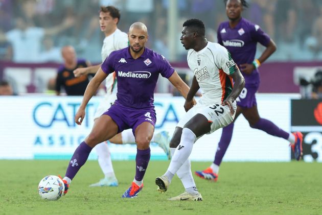 FLORENCE, ITALY - AUGUST 25: Alfred Duncan of Venezia FC in action against Sofyan Amrabat of ACF Fiorentina during the Serie match between Fiorentina and Venezia at Stadio Artemio Franchi on August 25, 2024 in Florence, Italy. (Photo by Gabriele Maltinti/Getty Images)