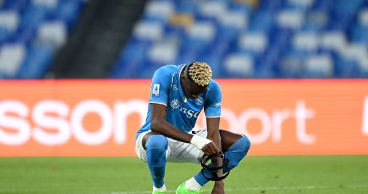 NAPLES, ITALY - APRIL 28: Victor Osimhen of SSC Napoli shows his disappointment after the Serie A TIM match between SSC Napoli and AS Roma - Serie A TIM at Stadio Diego Armando Maradona on April 28, 2024 in Naples, Italy. (Photo by Francesco Pecoraro/Getty Images)