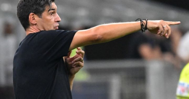 AC Milan's head coach Paulo Fonseca gives instructions during the 'Silvio Berlusconi'-Trophy soccer match between AC Milan and Monza at the Giuseppe Meazza stadium in Milan, Italy, 13 August 2024. EPA-EFE/DANIEL DAL ZENNARO