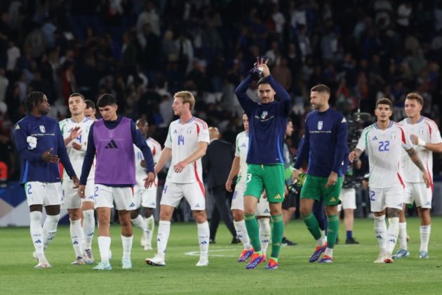 Players of Italy celebrate with their supporters after winning the UEFA Nations League group B soccer match between France and Italy in Paris, France, 06 September 2024. EPA-EFE/MOHAMMED BADRA