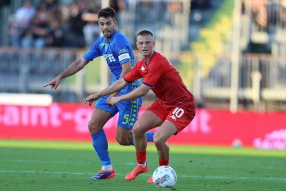 EMPOLI, ITALY - SEPTEMBER 29: Alberto Grassi of Empoli FC in action against Albert Gudmundsson of ACF Fiorentina during the Serie A match between Empoli and Fiorentina at Stadio Carlo Castellani on September 29, 2024 in Empoli, Italy. (Photo by Gabriele Maltinti/Getty Images)