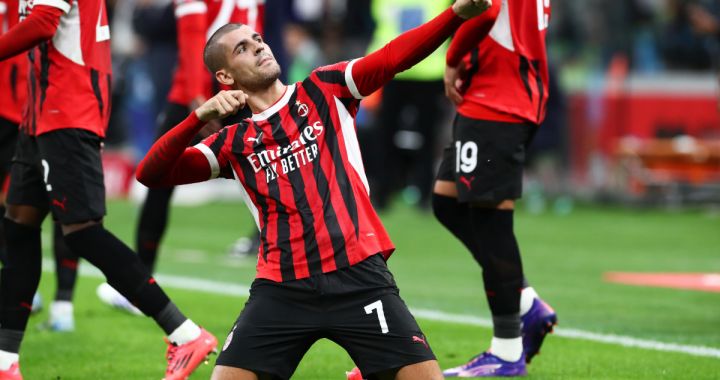 MILAN, ITALY - SEPTEMBER 27: Alvaro Morata of AC Milan celebrates scoring his team's first goal during the Serie A match between AC Milan and Lecce at Stadio Giuseppe Meazza on September 27, 2024 in Milan, Italy. (Photo by Marco Luzzani/Getty Images)