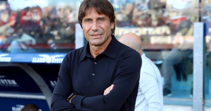 CAGLIARI, ITALY - SEPTEMBER 15: Antonio Conte coach of Napoli looks on during the Serie A match between Cagliari and Napoli at Sardegna Arena on September 15, 2024 in Cagliari, Italy. (Photo by Enrico Locci/Getty Images)