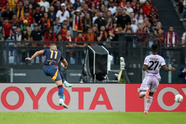 ROME, ITALY - SEPTEMBER 22: Ballon d'Or nominee Artem Dovbyk of AS Roma scores his team's first goal during the Serie A match between AS Roma and Udinese at Stadio Olimpico on September 22, 2024 in Rome, Italy. (Photo by Paolo Bruno/Getty Images)