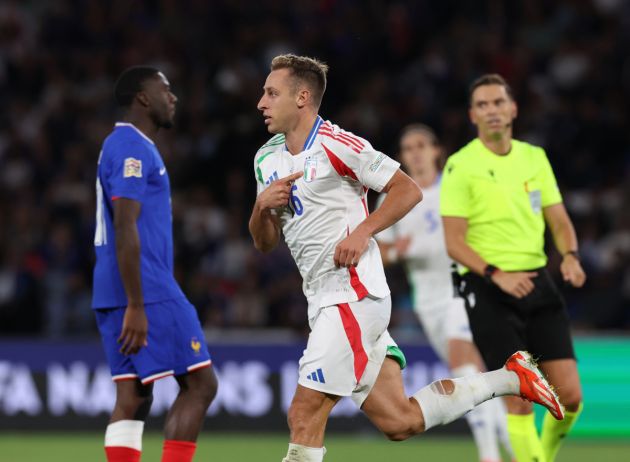 PARIS, FRANCE - SEPTEMBER 06: Davide Frattesi of Inter and Italy celebrates after scoring the goal during the UEFA Nations League 2024/25 League A Group A2 match between France and Italy at Parc des Princes stadium on September 06, 2024 in Paris, France. (Photo by Claudio Villa/Getty Images)