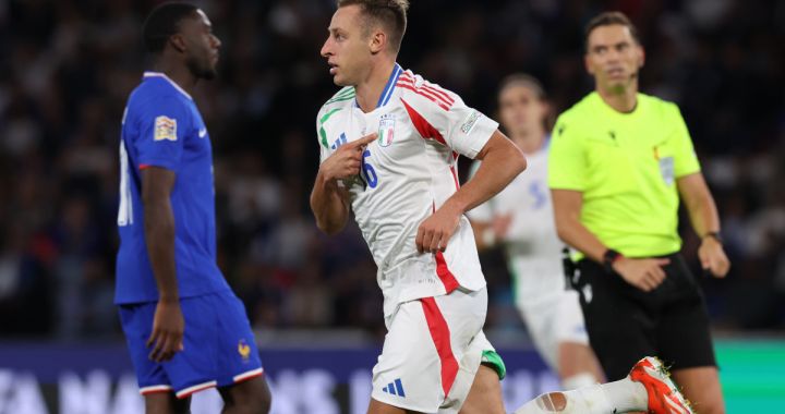 PARIS, FRANCE - SEPTEMBER 06: Davide Frattesi of Inter and Italy celebrates after scoring the goal during the UEFA Nations League 2024/25 League A Group A2 match between France and Italy at Parc des Princes stadium on September 06, 2024 in Paris, France. (Photo by Claudio Villa/Getty Images)