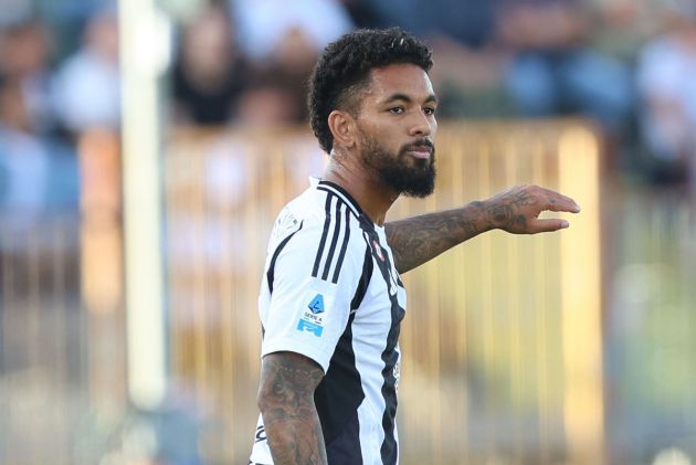 EMPOLI, ITALY - SEPTEMBER 14: Douglas Luiz of Juventus reacts during the Serie A match between Empoli and Juventus at Stadio Carlo Castellani on September 14, 2024 in Empoli, Italy. (Photo by Gabriele Maltinti/Getty Images)