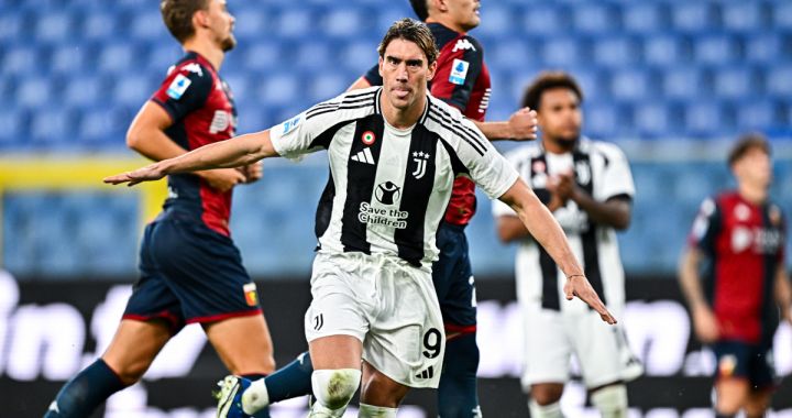 GENOA, ITALY - SEPTEMBER 28: Dusan Vlahovic of Juventus (center) celebrates after scoring a goal on a penalty kick during the Serie A match between Genoa and Juventus at Stadio Luigi Ferraris on September 28, 2024 in Genoa, Italy. (Photo by Simone Arveda/Getty Images)