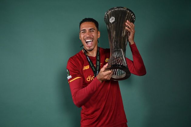 Chris Smalling Roma Conference League trophy