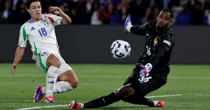 Italy's forward #18 Giacomo Raspadori scores his team third goal on front of France's goalkeeper #16 Mike Maignan during the UEFA Nations League Group A2 football match between France and Italy at the Parc des Princes in Paris on September 6, 2024. (Photo by STEPHANE DE SAKUTIN / AFP) (Photo by STEPHANE DE SAKUTIN/AFP via Getty Images)