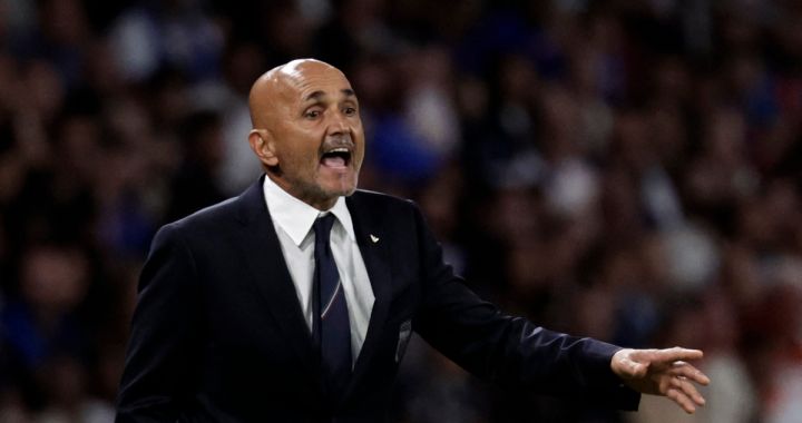 Italy's head coach Luciano Spalletti gestures during the UEFA Nations League Group A2 football match between France and Italy at the Parc des Princes in Paris on September 6, 2024. (Photo by STEPHANE DE SAKUTIN / AFP) (Photo by STEPHANE DE SAKUTIN/AFP via Getty Images)