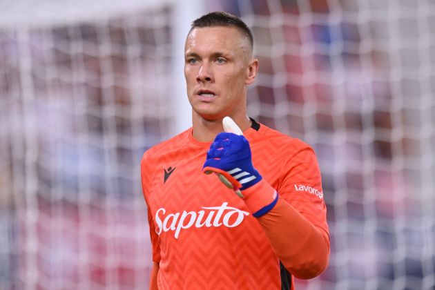 BOLOGNA, ITALY - AUGUST 18: Lukasz Skorupski of Bologna gestures during the Serie A match between Bologna and Udinese at Stadio Renato Dall'Ara on August 18, 2024 in Bologna, Italy. (Photo by Alessandro Sabattini/Getty Images)