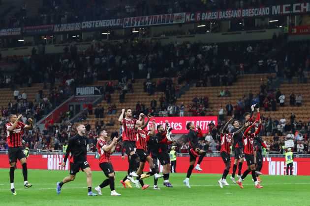 MILAN, ITALY - SEPTEMBER 27: Players of AC Milan celebrates victory after the Serie A match between AC Milan and Lecce at Stadio Giuseppe Meazza on September 27, 2024 in Milan, Italy. (Photo by Marco Luzzani/Getty Images)