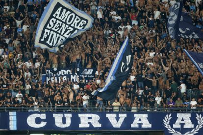 NAPLES, ITALY - AUGUST 25: SSC Napoli supporters during the Serie match between Napoli and Bologna at Stadio Diego Armando Maradona on August 25, 2024 in Naples, Italy. (Photo by Francesco Pecoraro/Getty Images) Serie A