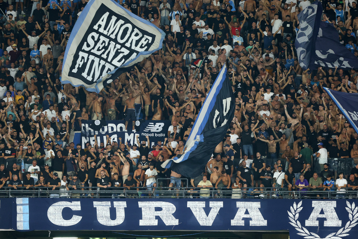 Cagliari-Napoli play suspended for 7 minutes as dangerous objects thrown