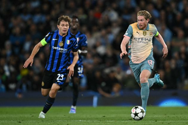 Inter Milan's Italian midfielder #23 Nicolo Barella (L) vies with Manchester City's Belgian midfielder #17 Kevin De Bruyne (R) during the UEFA Champions League, league phase football match between Manchester City and Inter Milan at the Etihad stadium, in Manchester, north-west England, on September 18, 2024 (Photo by Paul ELLIS / AFP) (Photo by PAUL ELLIS/AFP via Getty Images)