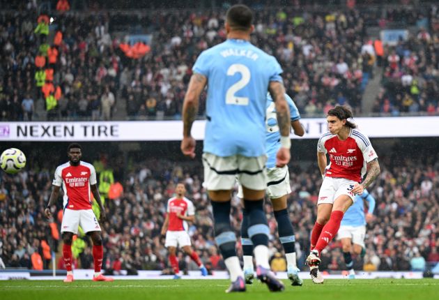 MANCHESTER, ENGLAND - SEPTEMBER 22: Riccardo Calafiori of Arsenal scores his team's first goal during the Premier League match between Manchester City FC and Arsenal FC at Etihad Stadium on September 22, 2024 in Manchester, England. (Photo by Michael Regan/Getty Images)