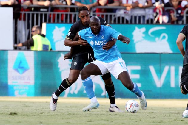 CAGLIARI, ITALY - SEPTEMBER 15: Contrast with Yerry Mina of Cagliari and Romelu Lukaku of Napoli during the Serie A match between Cagliari and Napoli at Sardegna Arena on September 15, 2024 in Cagliari, Italy. (Photo by Enrico Locci/Getty Images)