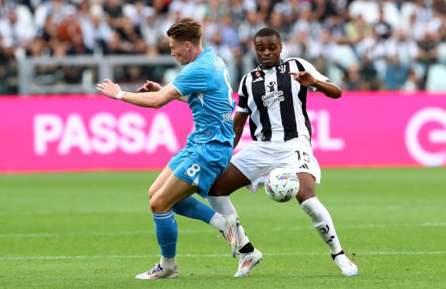 TURIN, ITALY - SEPTEMBER 21: Scott McTominay of Napoli battles for possession with Pierre Kalulu of Juventus during the Serie A match between Juventus and Napoli at on September 21, 2024 in Turin, Italy. (Photo by Marco Luzzani/Getty Images)