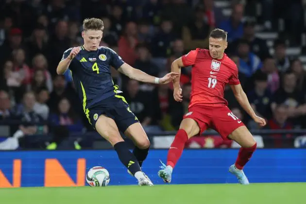 epa11587997 Przemyslaw Frankowski (R) of Poland and Scott McTominay (L) of Scotland in aciton during the UEFA Nations League soccer match between Scotland and Poland at Hampden Park in Glasgow, Scotland, Britain, 05 September 2024. EPA-EFE/Leszek Szymanski POLAND OUT