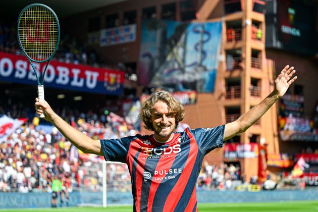 GENOA, ITALY - SEPTEMBER 15: Stefanos Tsitsipas, tennis player and Genoa fan, greets the crowd prior to kick-off in the Serie A match between Genoa CFC and AS Roma at Stadio Luigi Ferraris on September 15, 2024 in Genoa, Italy. (Photo by Getty Images/Getty Images)