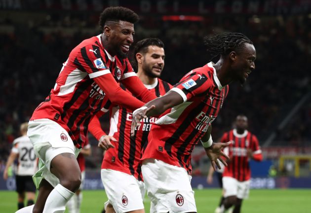 MILAN, ITALY - SEPTEMBER 14: Tammy Abraham of AC Milan celebrates his goal with his team-mates during the Serie A match between AC Milan and Venezia at Stadio Giuseppe Meazza on September 14, 2024 in Milan, Italy. (Photo by Marco Luzzani/Getty Images)