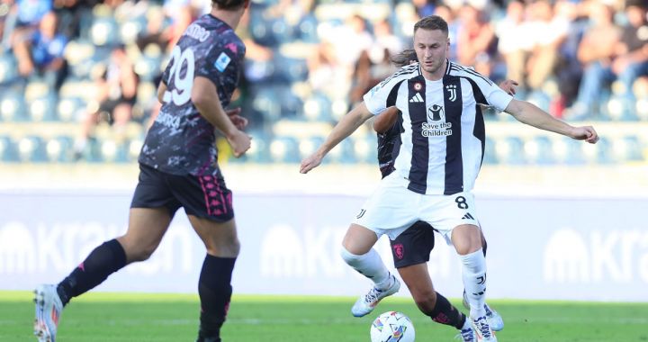 EMPOLI, ITALY - SEPTEMBER 14: Teun Koopmeiners of Juventus in action during the Serie A match between Empoli and Juventus at Stadio Carlo Castellani on September 14, 2024 in Empoli, Italy. (Photo by Gabriele Maltinti/Getty Images)