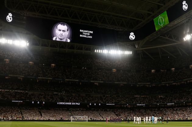 epa11618214 A moment of silence in memory of the Italian player Salvatore Schillaci before the Spanish LaLiga soccer match between Real Madrid and RCD Espanyol, in Madrid, Spain, 21 September 2024. EPA-EFE/SERGIO PEREZ