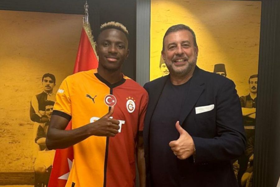 Victor Osimhen in a Galatasaray shirt