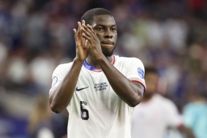 Milan midfielder Yunus Musah applauds the USA fans after the CONMEBOL Copa America 2024 group C match between USA and Bolivia, in Arlington, Texas, USA, 23 June 2024. EPA-EFE/KEVIN JAIRAJ