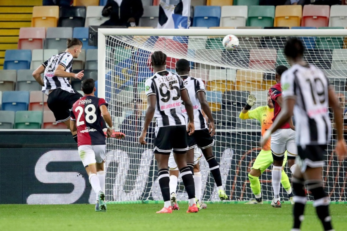 Udinese's Lorenzo Lucca (L) scores a goal during the Italian Serie A soccer match Udinese Calcio vs Cagliari Calcio at the Friuli - Bluenergy Stadium in Udine, Italy, 25 October 2024. EPA-EFE/GABRIELE MENIS