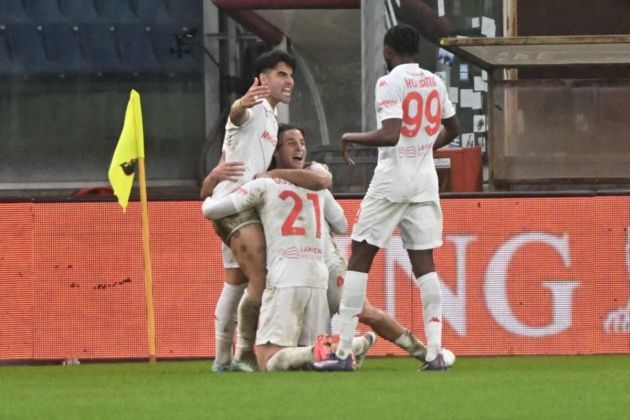 Fiorentina's Robin Gosens jubilates with his teammate after scoring during the Italian Serie A soccer match Genoa Cfc vs Acf Fiorentina, at Luigi Ferraris stadium, Genoa, Italy, 31 October 2024. EPA-EFE/LUCA ZENNARO