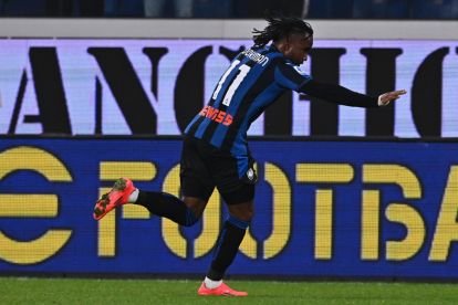 epa11685676 Atalanta's Ademola Lookman celebrates scoring the 4-0 goal during the Italian Serie A soccer match between Atalanta BC and Hellas Verona, in Bergamo, Italy, 26 October 2024.  EPA-EFE/MICHELE MARAVIGLIA