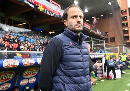 epa11668963 Genoa's coach Alberto Gilardino prior the Italian Serie A soccer match Genoa Cfc vs Bologna Fc, at Luigi Ferraris stadium, Genova, Italy, 19 October 2024. EPA-EFE/LUCA ZENNARO