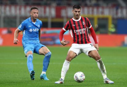 MILAN, ITALY - OCTOBER 29: Alvaro Morata (R) of AC Milan competes for the ball with Amir Rrhmani (L) of SSC Napoli during the Serie A match between AC Milan and SSC Napoli at Stadio Giuseppe Meazza on October 29, 2024 in Milan, Italy. (Photo by Marco Luzzani/Getty Images)