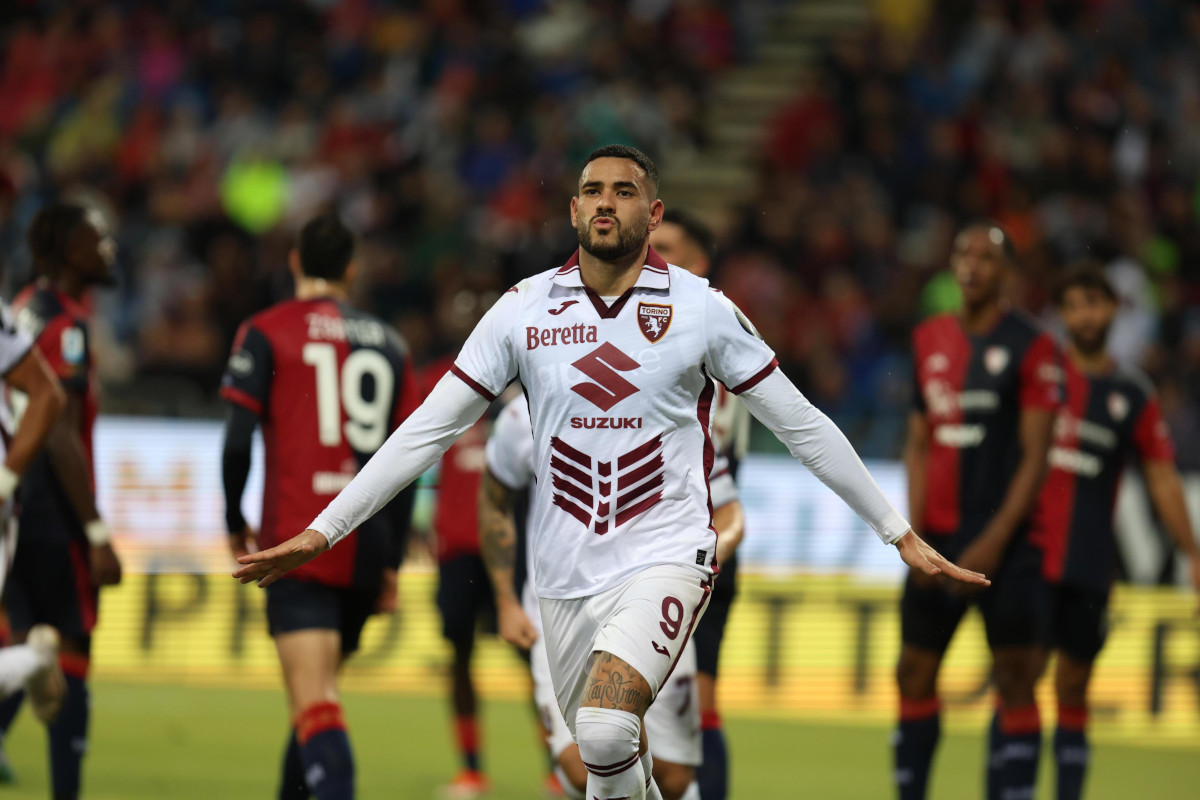 Sanabria scores perfect bicycle kick goal against Lautaro's Argentina ...