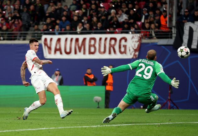 LEIPZIG, GERMANY - OCTOBER 02: Benjamin Sesko of RB Leipzig scores his team's first goal past Michele Di Gregorio of Juventus during the UEFA Champions League 2024/25 League Phase MD2 match between RB Leipzig and Juventus at Leipzig Stadium on October 02, 2024 in Leipzig, Germany. (Photo by Maja Hitij/Getty Images)