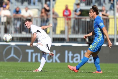 EMPOLI, ITALY - OCTOBER 20: Billy Gilmour of SSC Napoli in action during the Serie A match between Empoli and Napoli at Stadio Carlo Castellani on October 20, 2024 in Empoli, Italy. (Photo by Gabriele Maltinti/Getty Images)