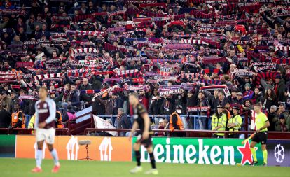 epa11676176 Bologna fans hold their team's scarfs during the UEFA Champions League soccer match between Aston Villa FC and Bologna FC 1909, in Birmingham, Britain, 22 October 2024. EPA-EFE/ADAM VAUGHAN