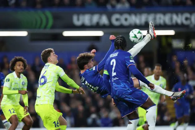 epa11640862 Cesare Casadei (C) of Chelsea in action during the UEFA Europa Conference League match between Chelsea FC and KAA Gent, in London, Britain, 03 October 2024. EPA-EFE/ISABEL INFANTES