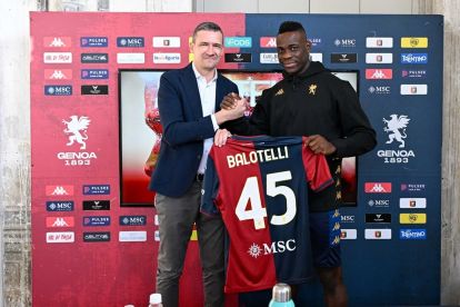 Mario Balotelli joins Genoa as a free agent until the end of the 2024-25 season (picture via www.genoacfc.it)