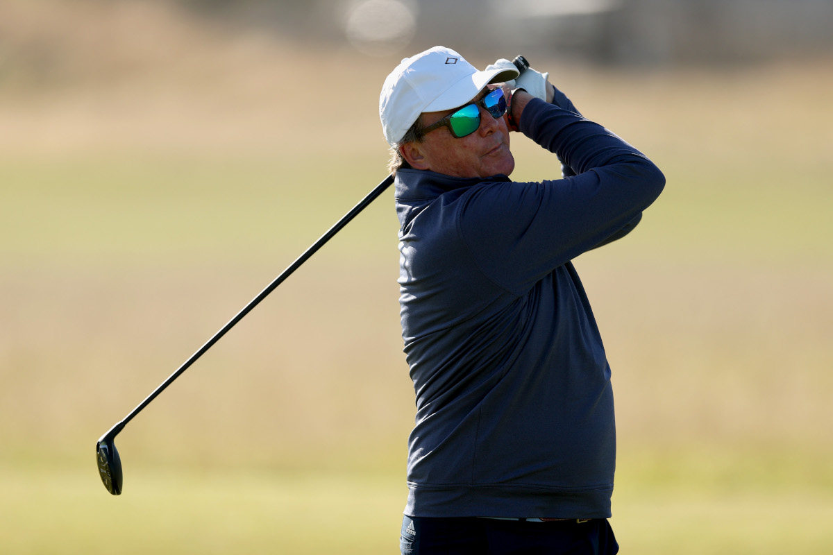 ST ANDREWS, ÉCOSSE - 02 OCTOBRE : Dan Freidkin, PDG du groupe Friedkin, joue un tir lors d'une séance d'entraînement avant le championnat Alfred Dunhill Links 2024 au Old course de St Andrews le 02 octobre 2024 à St Andrews, en Écosse. (Photo de Richard Heathcote/Getty Images)