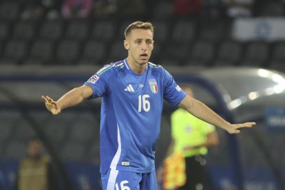 epa11659422 Davide Frattesi of Italy gestures during the UEFA Nations League A soccer match Italy vs Israel in Udine, Italy, 14 October 2024.  EPA-EFE/DAVIDE CASENTINI